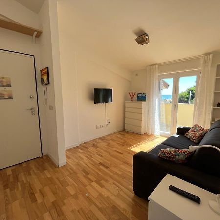 Sunrise Beach House - Sea View Daire Montesilvano Marina Dış mekan fotoğraf