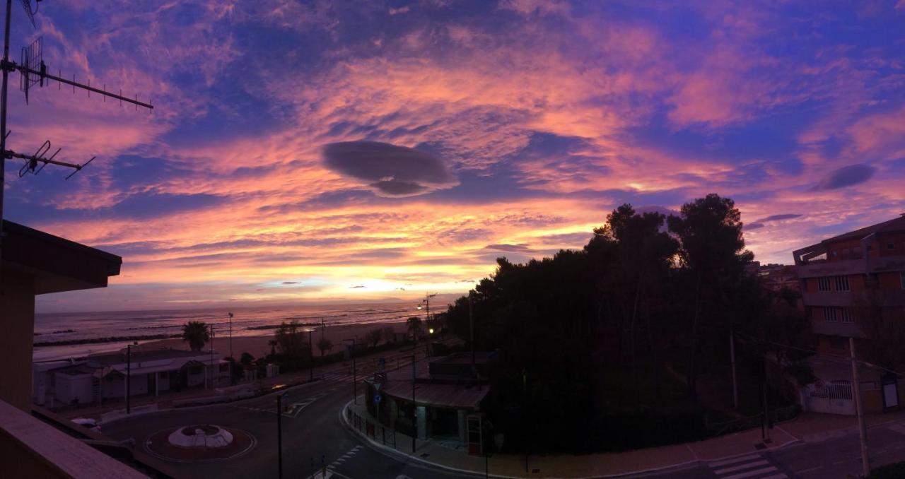 Sunrise Beach House - Sea View Daire Montesilvano Marina Dış mekan fotoğraf
